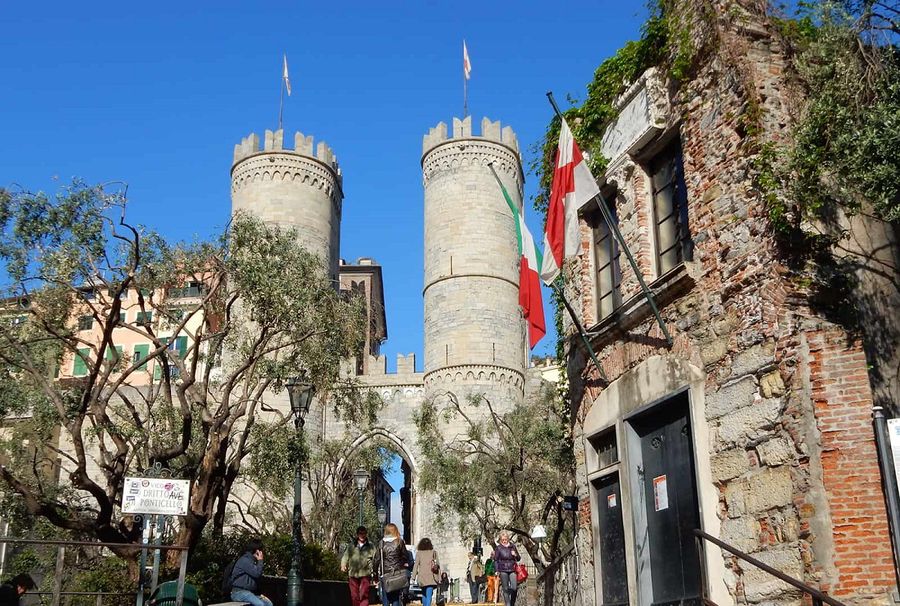 Porta Soprana e casa di Colombo - Genova con i bambini