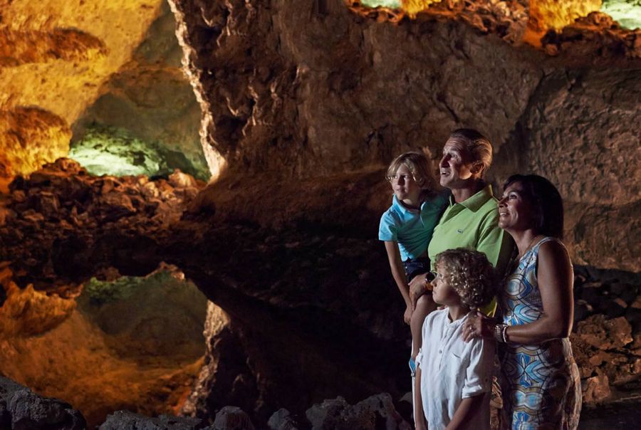 vacanza a Lanzarote con i bambini  title=