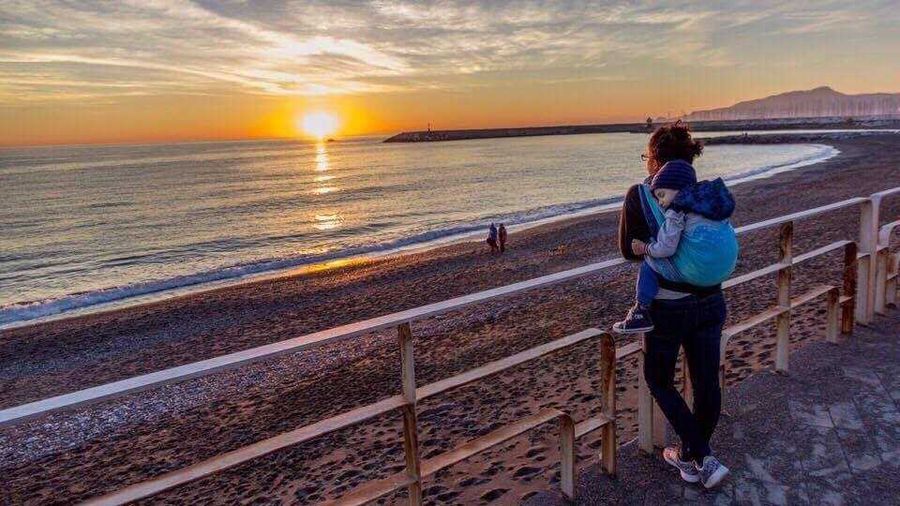 La fascia di tessuto per portare i bambini