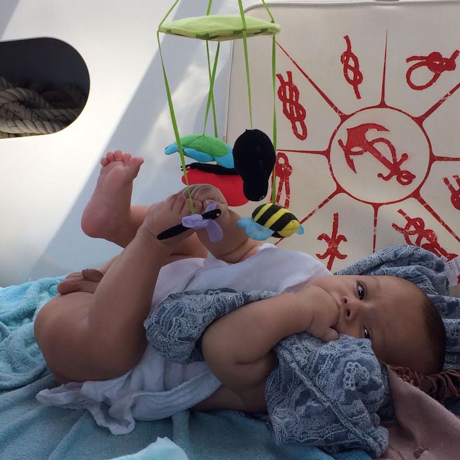 portare dei giochi per una vacanza in barca a vela con un bambino piccolo