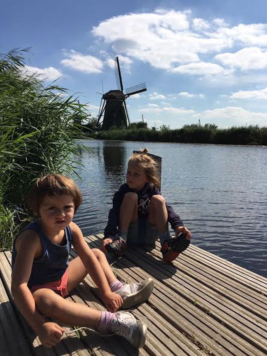 i mulini in Olanda' title='Una delle attrazioni di una vacanza in Olanda in bici con i bambini sono i mulini' ></picture><br /></p>
                                    </div>
                                    
                                </section>
                                <section>
                                    <div class=