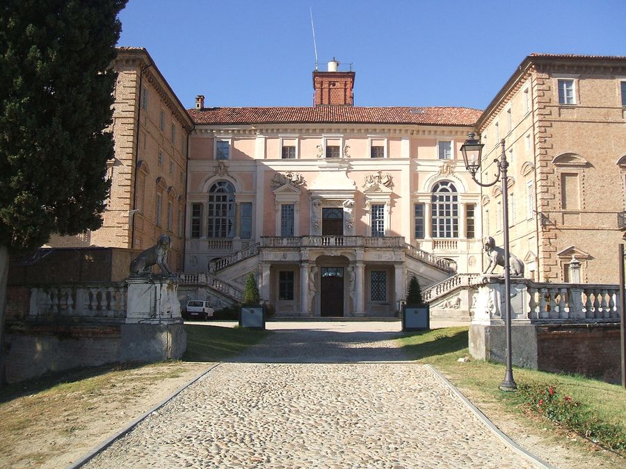 Castello di Govone in Piemonte