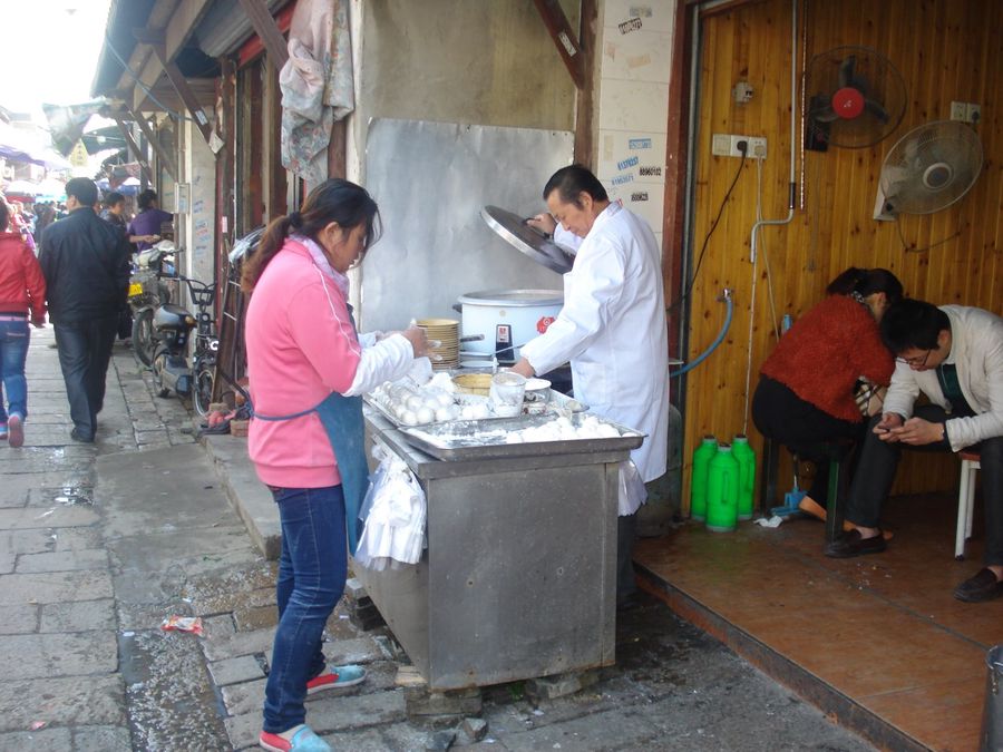 ristorante di strada - in Cina con i bambini