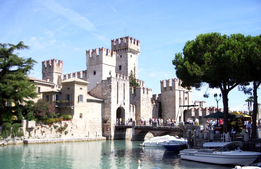 Castello Sirmione sul  Lago di Garda